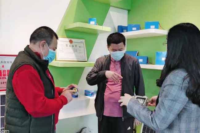 20200402 感謝天楠企業(yè)、廣東云南商會(huì)秘書長一行蒞臨琨能光電參觀交流